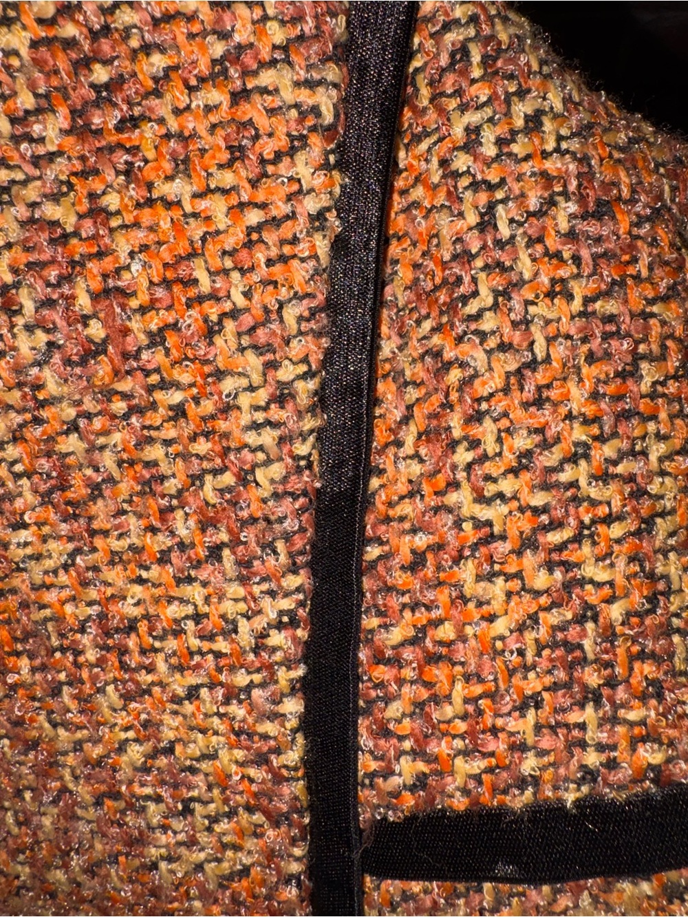 CHANEL Tan Tweed Blazer with Black Piping - Picture 3 of 16